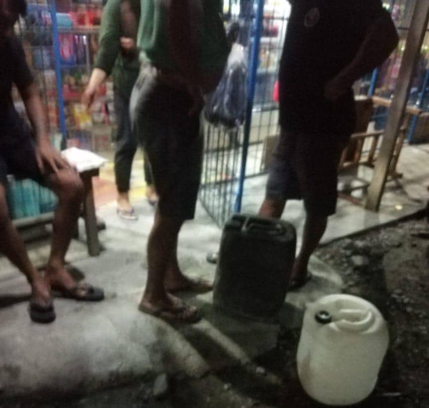 Ilustrasi berita Mimika: Tadi Malam, Saat BBM Kota Timika Kosong, Ada Oknum Pemilik Kios di Jl Budi Utomo Ujung yang Jual BBM Gunakan Jerigen