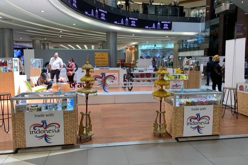 ITPC Johannesburg dan KBRI Pretoria menampilkan dan mempromosikan produk Indonesia di Sandton City,Afrika Selatan