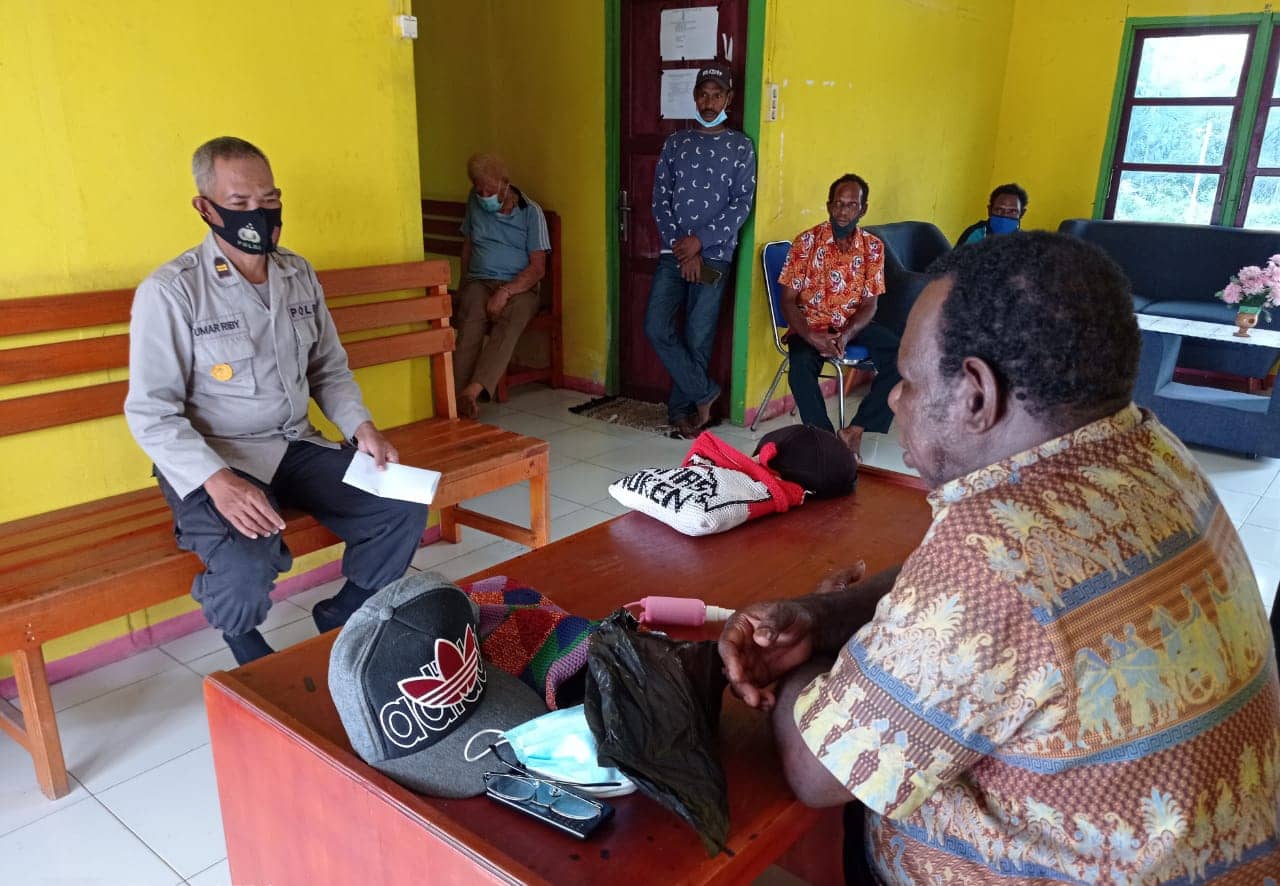 Satgas Binmas Noken Mappi bertemu dengan Mathias Bapaimu