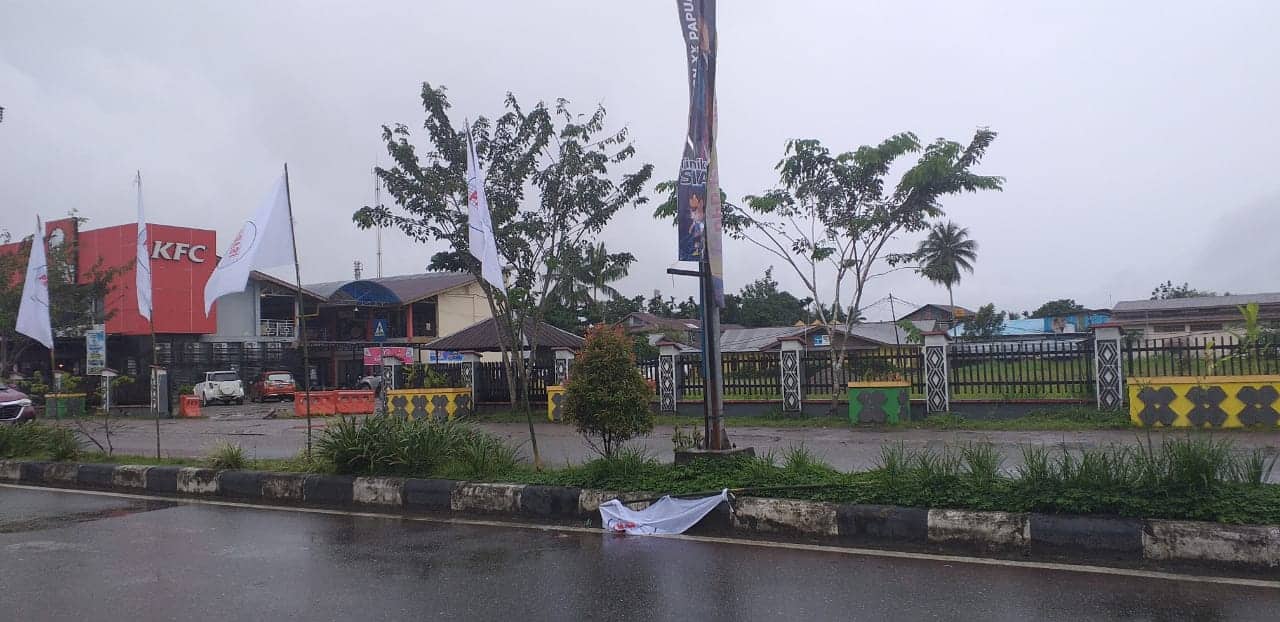 Ilustrasi berita GEBYAR PON PAPUA: Hujan, Umbul-umbul PON XX di Jalan Cenderawasih Timika Bertumbangan, Listrik MSC Padam