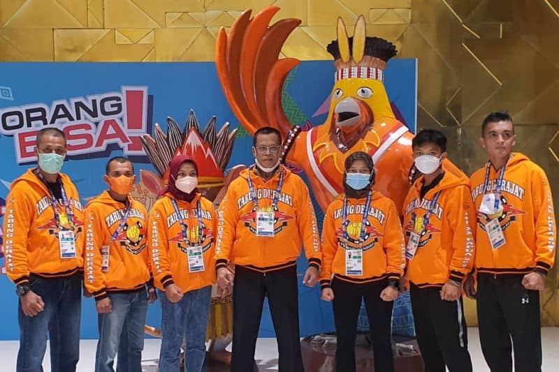 Kontingen tarung derajat Sumatera Barat mendarat di Timika Papua untuk mengikuti PON Papua XX