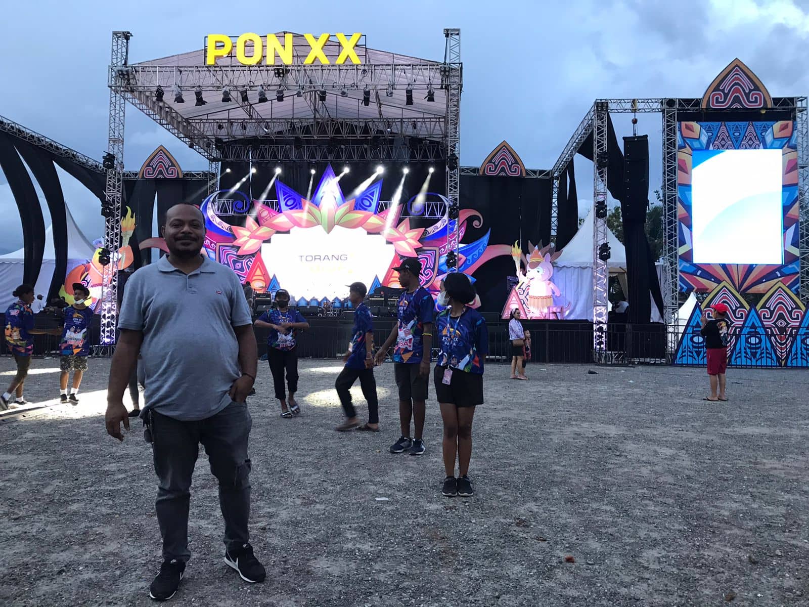 Otniel Deda di lokasi Gebyar PON di Lapangan Timika Indah.