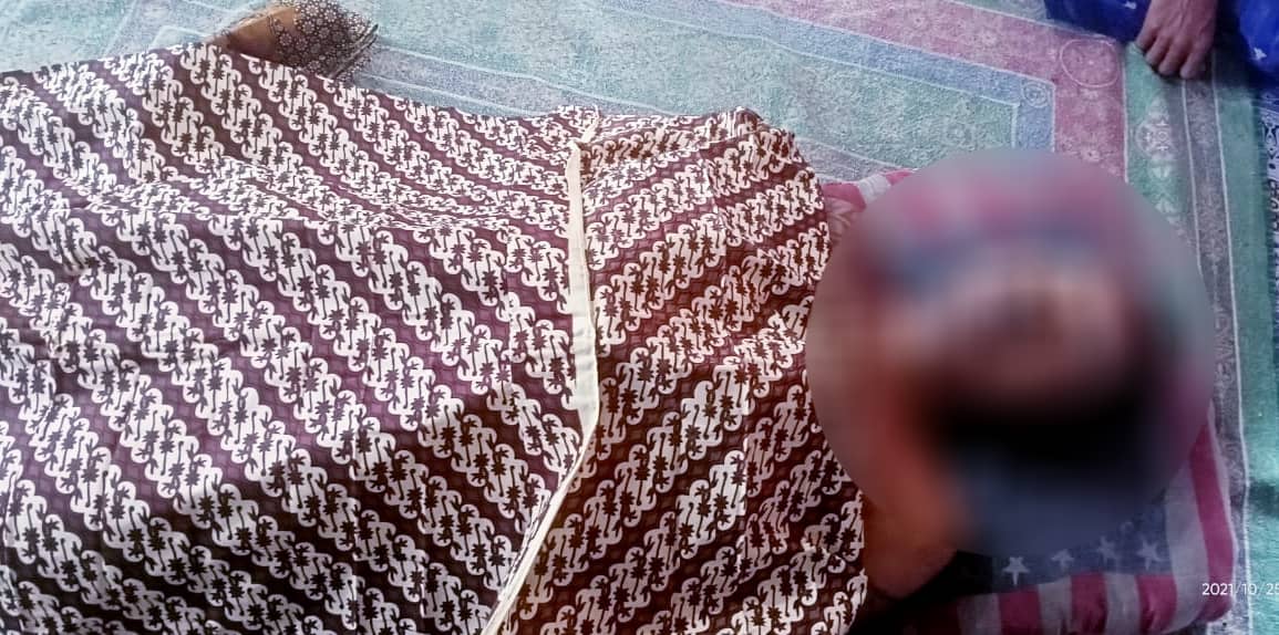 Jenazah korban disemayamkan di rumahnya di Kampung Waninggap Miraf, Merauke. (foto istimewa).
