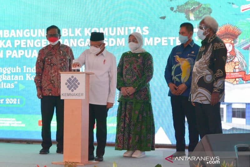 Wakil Presiden Ma'ruf Amin meresmikan Balai Latihan Kerja Komunitas Papua dan Papua Barat di Yayasan Global Mission Internasional Indonesia, Papua, Sabtu (16/10/2021).