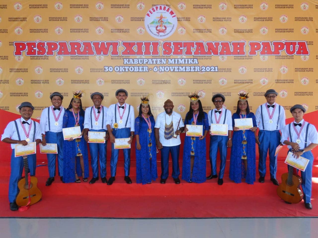 Kontingen Mamberamo Tengah menyabet medali emas dan poin tertinggi kategori vocal group Pesparawi XIII di Gedung Eme Neme Yauware, Rabu (3/11/2021). Foto: Victory Tobias/ PPD Pesparawi XIII