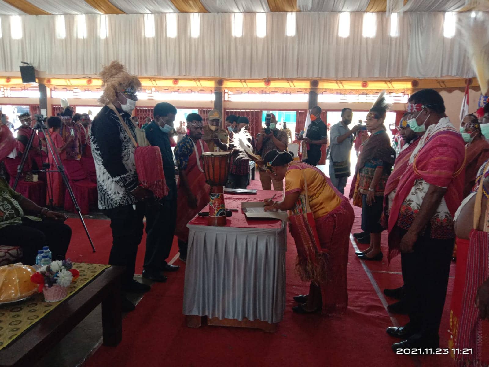 Ilustrasi berita Mimika: Wakil Bupati John Rettob Kukuhkan Pengurus Kerukunan Keluarga A3 Kabupaten Mimika, Bawa Konsep Theofany