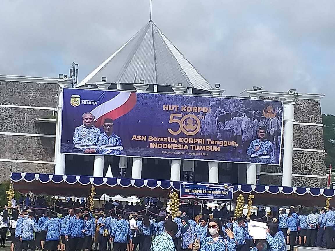 Bendera merah putih yang digambar terbalik putih merah.