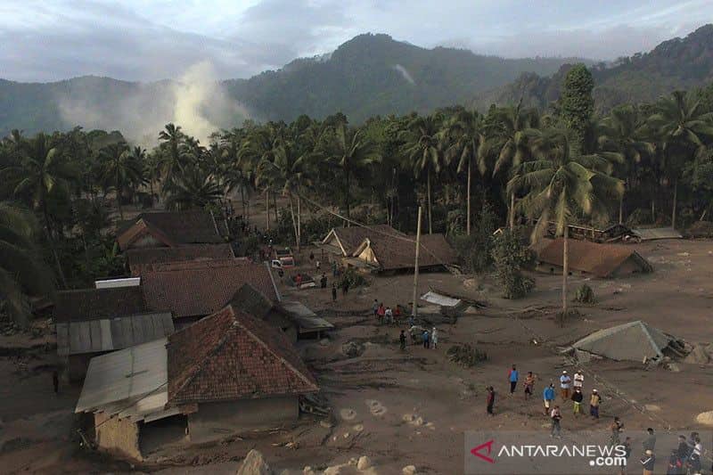 Ilustrasi berita Papua: BNPB: Erupsi Gunung Semeru Telah Menyebabkan 13 Orang Meninggal