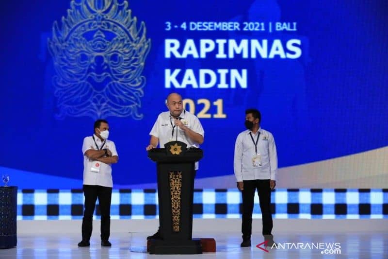 Ketua Kadin Provinsi Papua Ronald Antonio Bonay menyampaikan rekomendasi dari empat provinsi yakni Papua, Papua Barat, Maluku dan Maluku Utara pada Rapat Pimpinan Nasional (Rapimnas) Kadin Indonesia yang digelar di Bali Nusa Dua Convention Center (BNDCC) dan berlangsung dari 3-4 Desember 2021