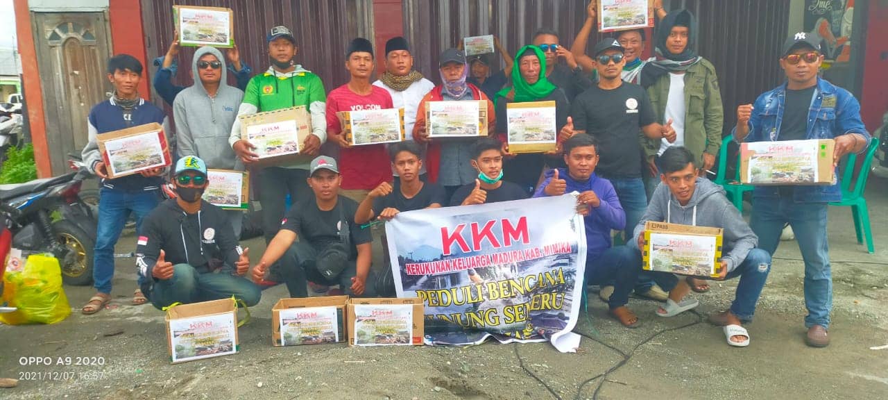 KKM Mimika saat melakukan aksi penggalangan dana