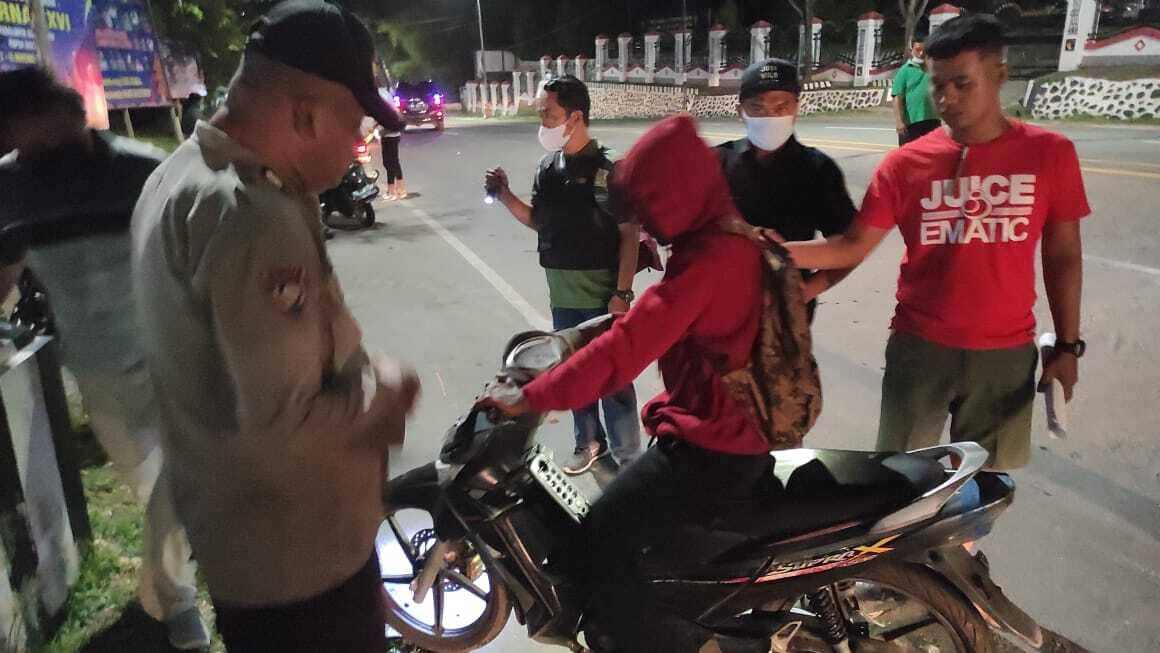 Sosialisasi penggunaan hem kepada pengendara yang masih membandel.