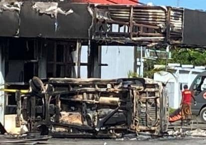 Penampakan teras depan Double O Sorong yang hangus terbakar