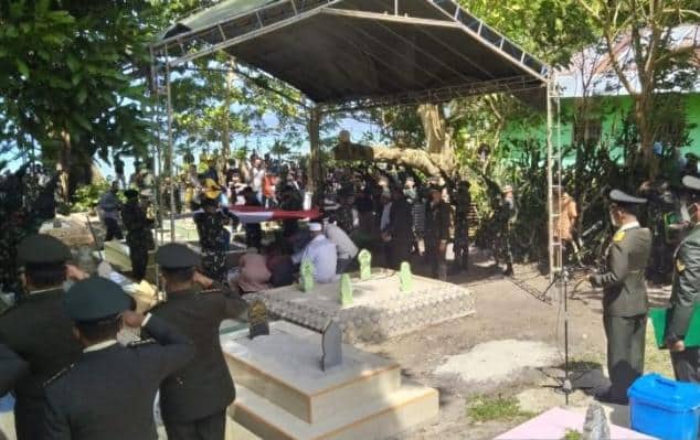 Ilustrasi berita Nasional: Diterbangkan dari Timika, Jenazah Praka Rahman Tiba di Ambon, Pangdam Patimura : 3 Prajurit TNI yang Gugur itu Pahlawan Bangsa