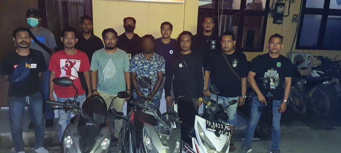 Pelaku saat diamankan polisi