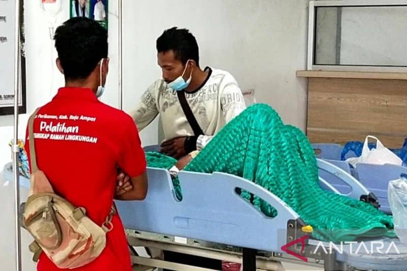Seorang karyawan PT Piahar Kencana pihak ketiga atau vendor PT. PLN mengalami kecelakaan kerja yakni tersengat listrik atau kesetrum saat mendapat perawatan intensif di rumah sakit.