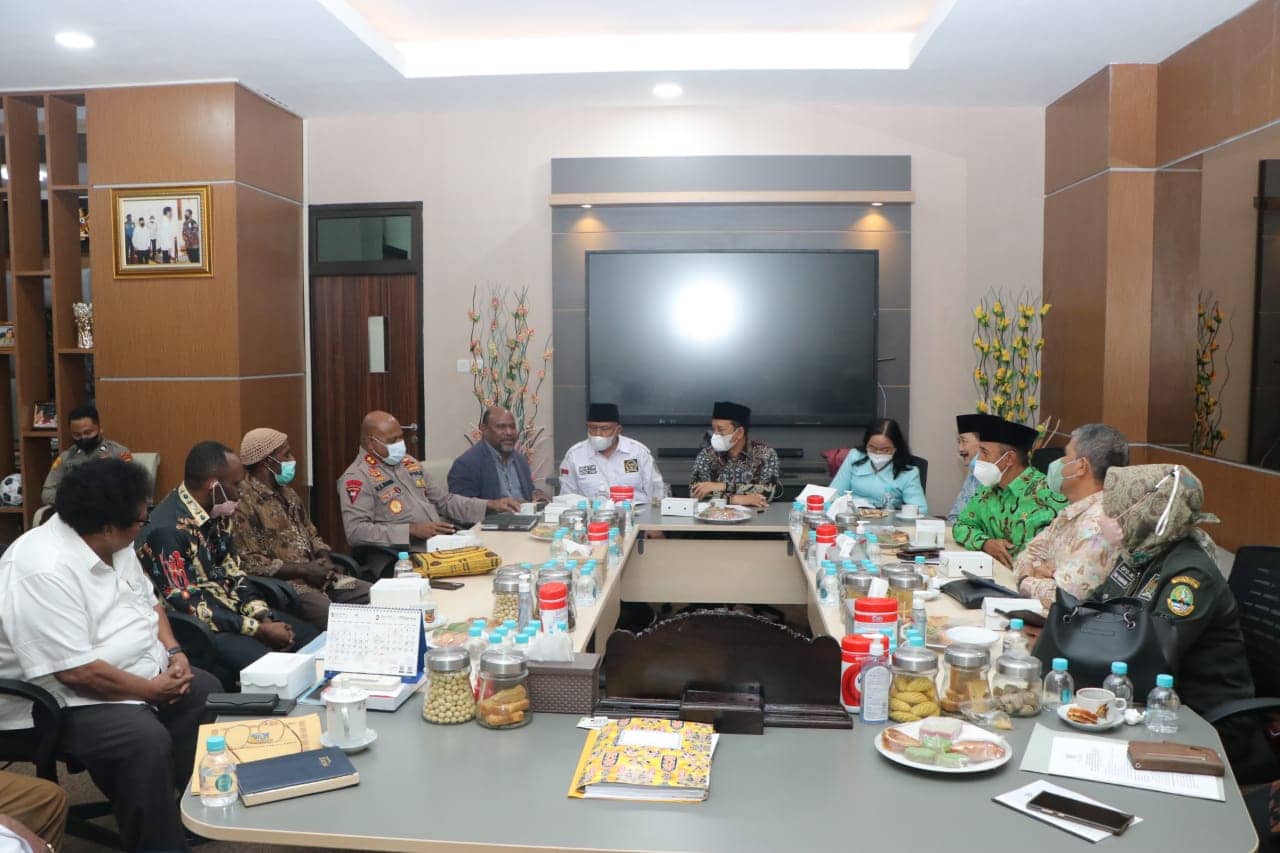 Nampak Kapolda Papua Irjen Pol Mathius Fakiri saat menghadiri rapat pemekaran yang digelar DPD RI.