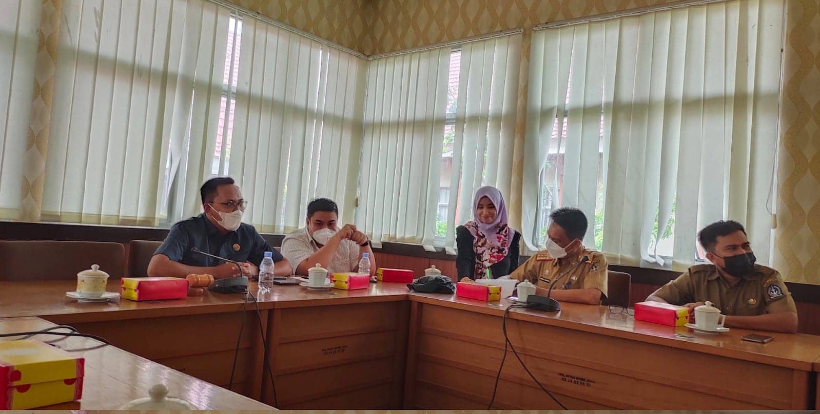 Ilustrasi berita Nasional: Kabag Protokol Setda Bone Mangkir, RDPU dengan Komisi I DPRD Bersama Aliansi Media Bone Menggugat Batal !