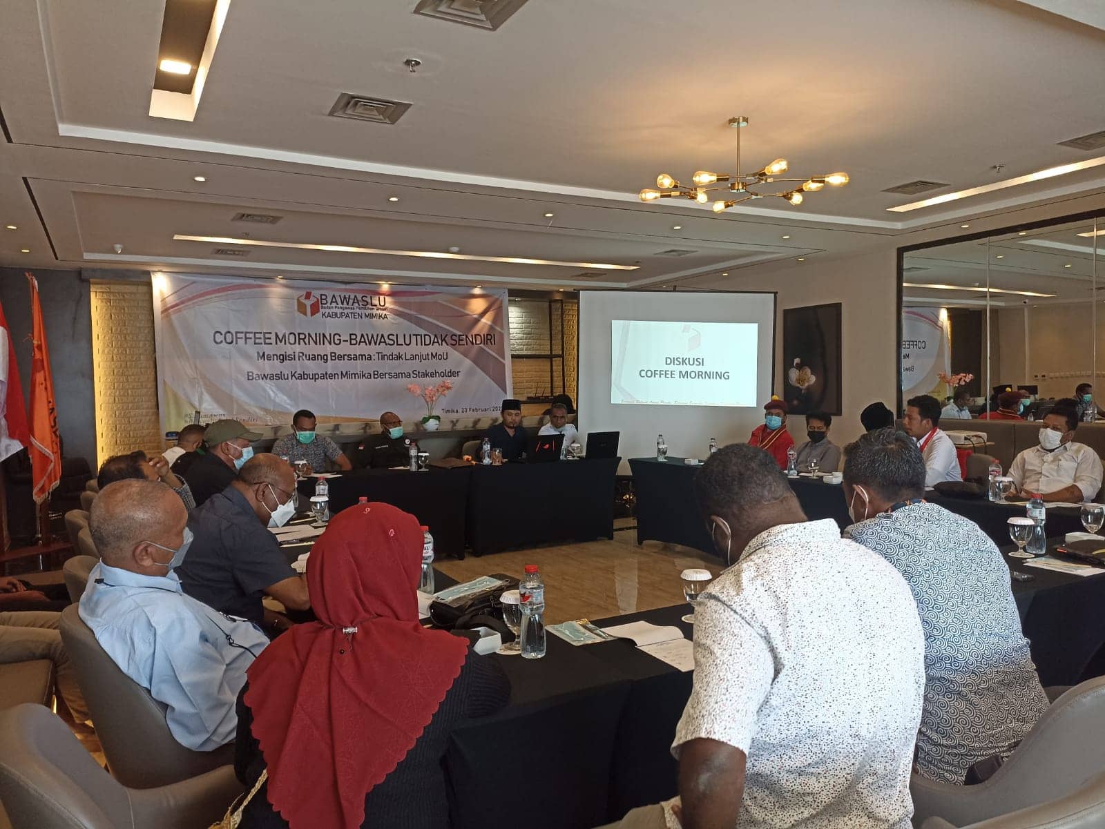 Coffe morning Bawaslu dan Mahasiswa di Horison Diana Hotel Timika.