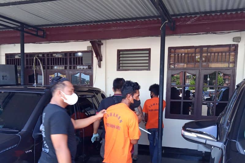 Ilustrasi berita Papua: Polisi Tangkap Tiga DPO Pembakaran Karaoke di Sorong