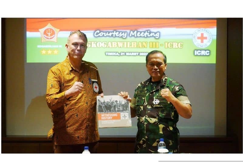 Panglima Komando Gabungan Wilayah Pertahanan (Pangkogabwilhan) III Letjen TNI I Nyoman Cantiasa saat menerima kunjungan delegasi regional ICRC Indonesia-Timor Leste Alexandre Faite, di Timika