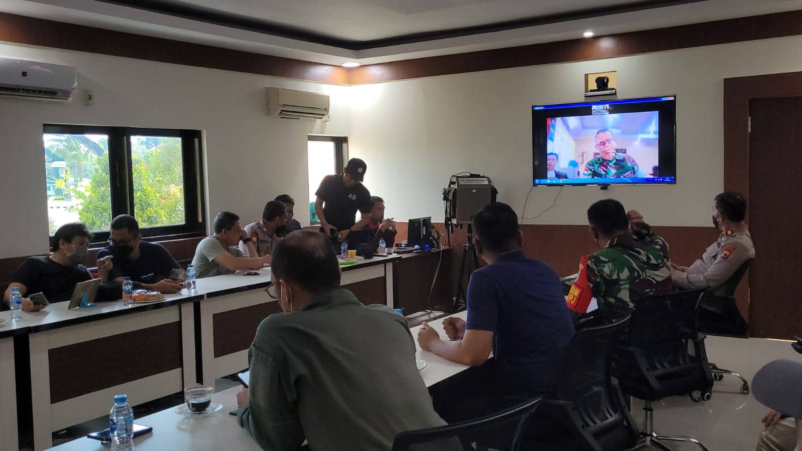 Ilustrasi berita Mimika: Rapat Rencana Evakuasi 8 Jenazah di Polres Mimika, Bantai Warga Tak Berdosa, Kolonel Erlangga : KST Kehilangan Rasa Kasih