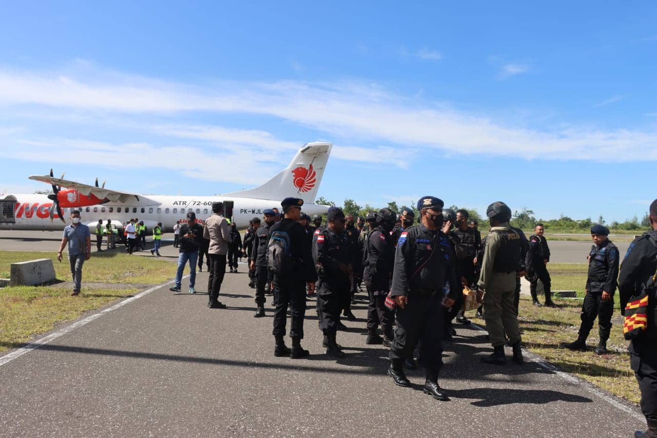 Anggota Brimob setelah tiba di Yahukimo