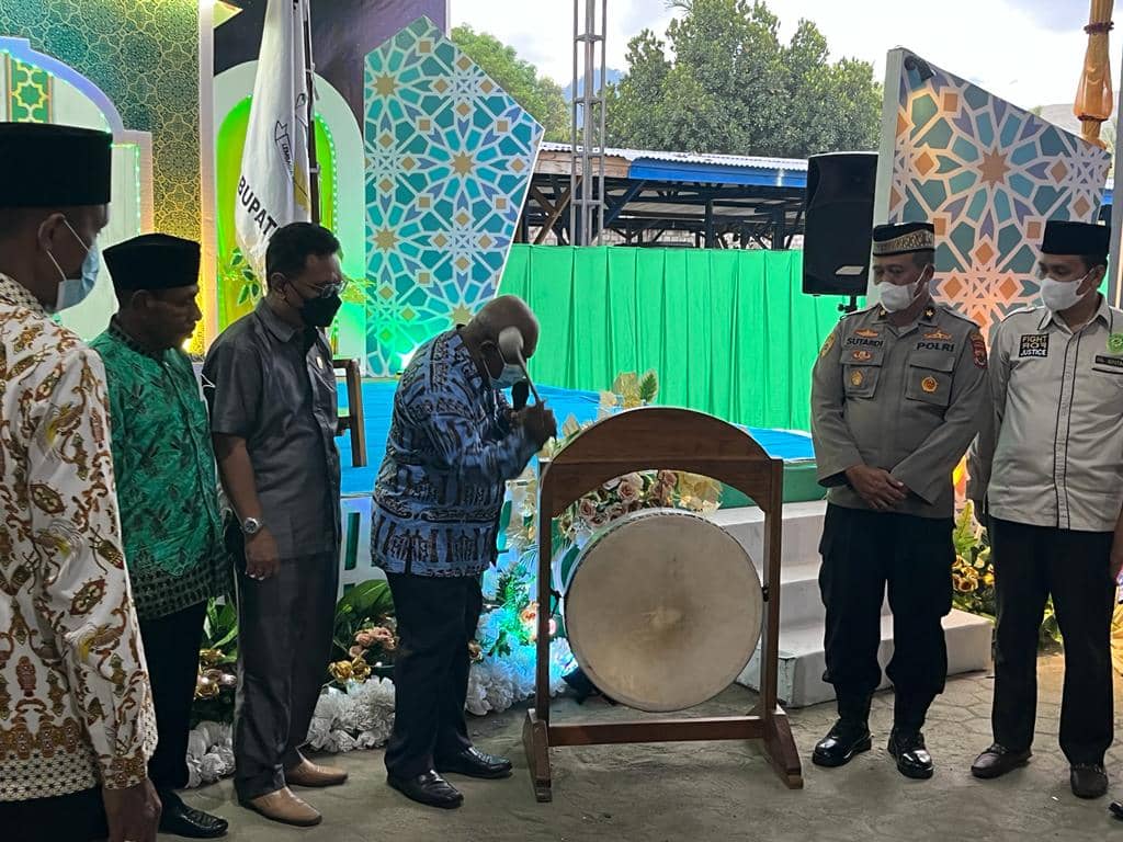 Asisten III Setda Kabupaten Jayapura Timothius Demetouw saat membuka pelaksanaan MTQ XXIX.