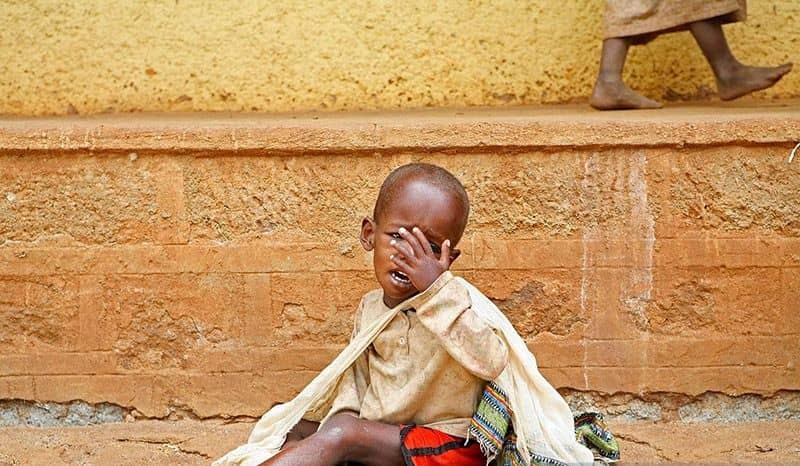 Seorang anak menangis di Klinik Kesehatan Giarra, Ethiopia