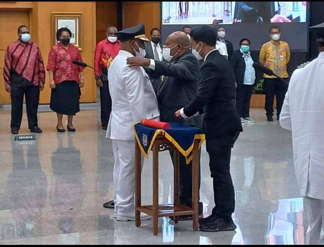 Ilustrasi berita Papua: Sentil Bupati di Papua yang Tidak Mampu Jalankan Amanah, Gubernur Lukas Enembe Lantik Bupati dan Wakil Bupati Yalimo