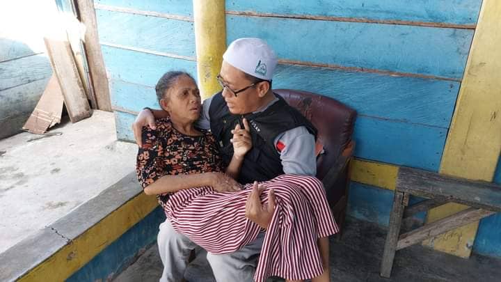 Ilustrasi berita Mimika: Ibu Setengah Baya Ditemukan Tidak Bergerak di Kamar Kos, Kosap Evakuasi ke RSMM, Tunggu Respon Kerukunan