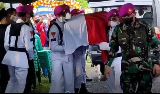 Ilustrasi berita Papua: Berjarak 300 Meter dari Rumah Tempat Lahirnya, Jasad Praka Dwi Dimakamkan, Ini Sosoknya Menurut Tetangga di Lamongan….