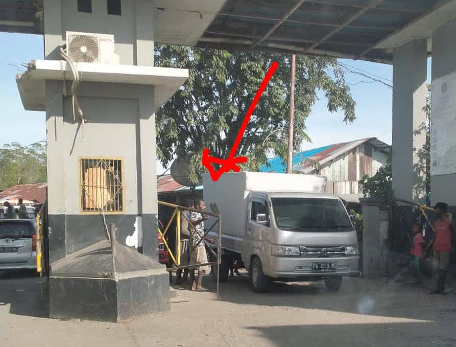 Pemabuk memalak setiap kendaraan yang masuk Pelabuhan Pomako
