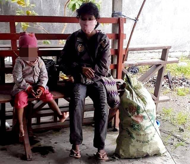 Yani dan anaknya yang jadi pemulung