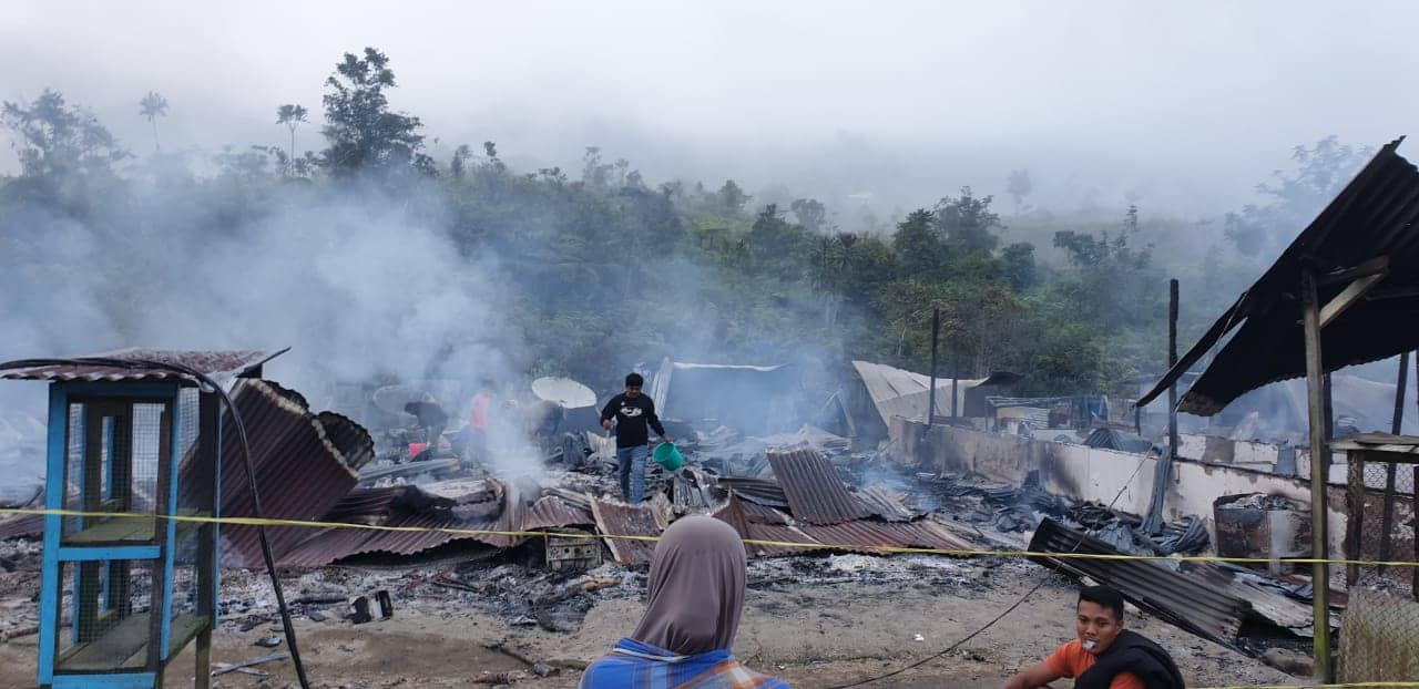 Sejumlah kios yang terbakar di Dogiyai