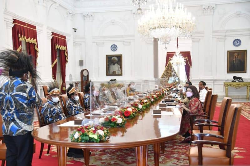 Suasana Majelis Rakyat Papua Barat saat bertemu Presiden Joko Widodo di istana Negara.