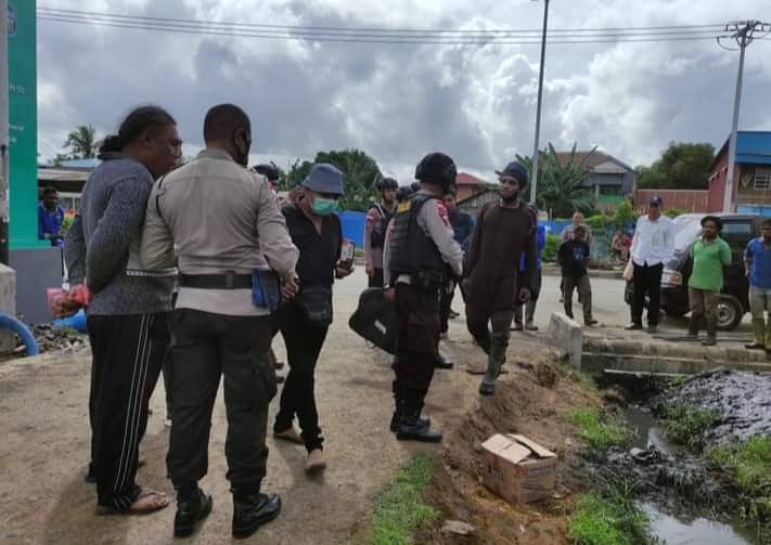 Ilustrasi berita Papua: Geger! Mortir Sisa Perang Dunia Kedua Ditemukan di Pinggir Jalan, Tim Jihandak Brimob Polda Papua Bertindak