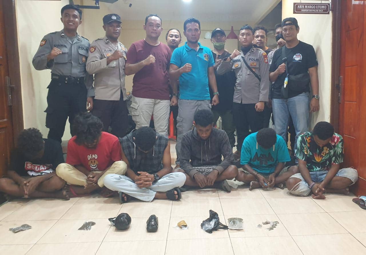 Ilustrasi berita Papua: Bawa Ganja Tujuan Nabire, Enam Pemuda Penumpang KM. Labobar Diciduk Polisi di Pelabuhan Jayapura