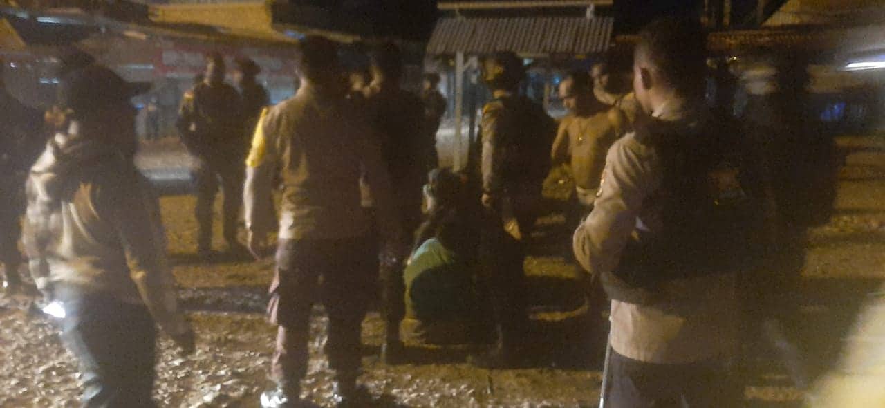Ilustrasi berita Mimika: Tadi Malam, Dua Kelompok Warga Tawuran di Gorong-gorong Timika, Mobil Rush Dirusak