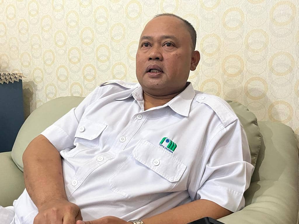 Direktur PDAM Jayapura, Entis Sutisna