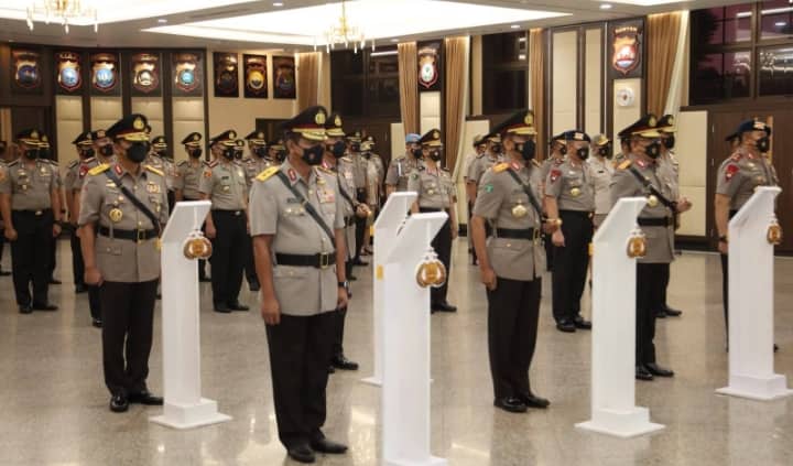 Ilustrasi berita Papua: Irjen Daniel TM Silitonga Resmi Jabat Kapolda Papua Barat, Kapolri Juga Naikan Pangkat 15 Jenderal Polisi