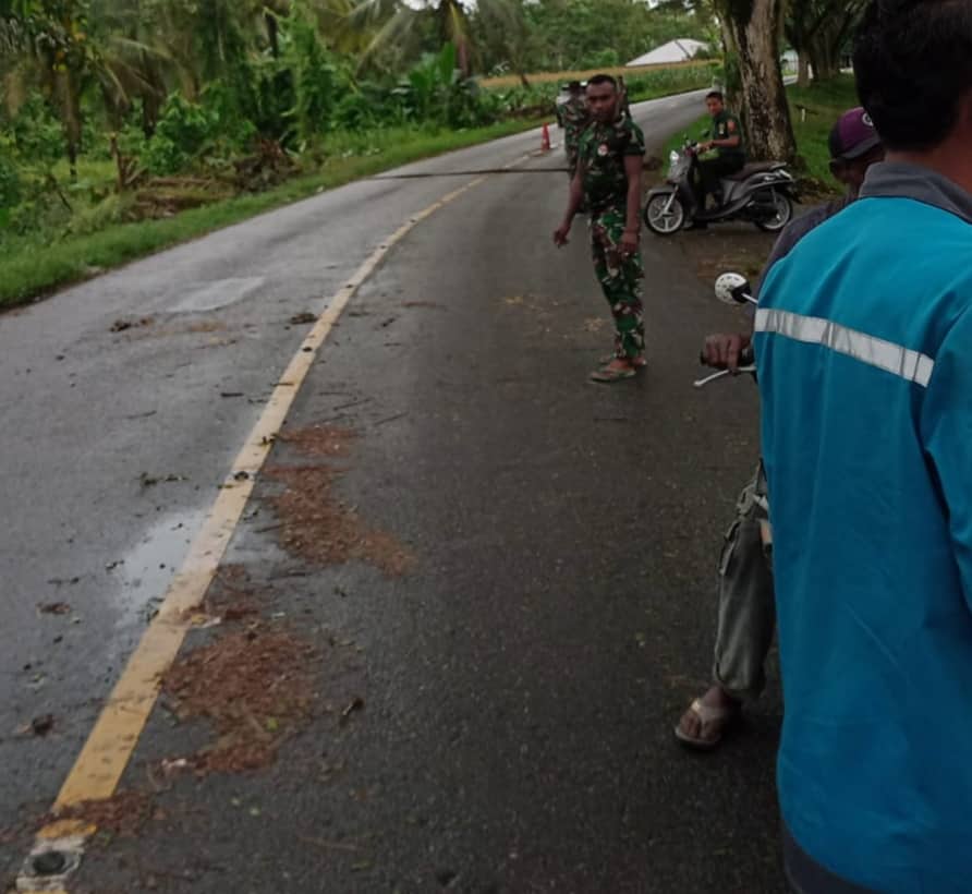 Ilustrasi berita Mimika: Tumpahan Solar "Berceceran" di Jalan Depan Markas Kompi C Mapurujaya, Pemotor Berjatuhan, Wartawan Turut Jadi Korban