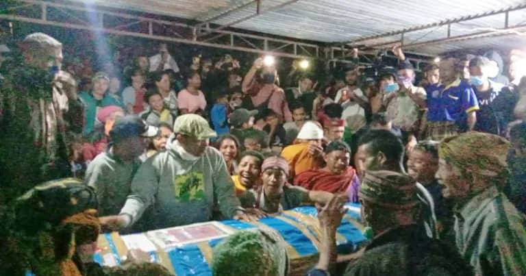 Ilustrasi berita Papua: Jenazah Korban Penembakan Nduga Tiba di Rumah, Keluarga Menangis Histeris, Terakhir Yohanes Kirim Uang Rp 2 Juta Untuk Mama