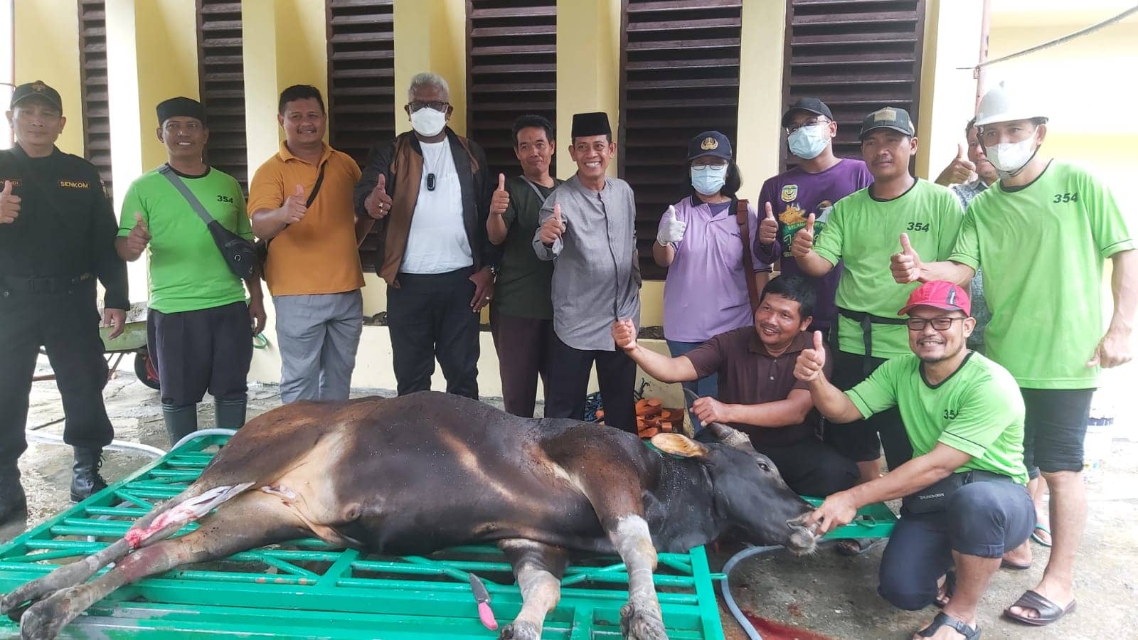 Wabup John Rettob bersama para jemaah LDII Mimika.