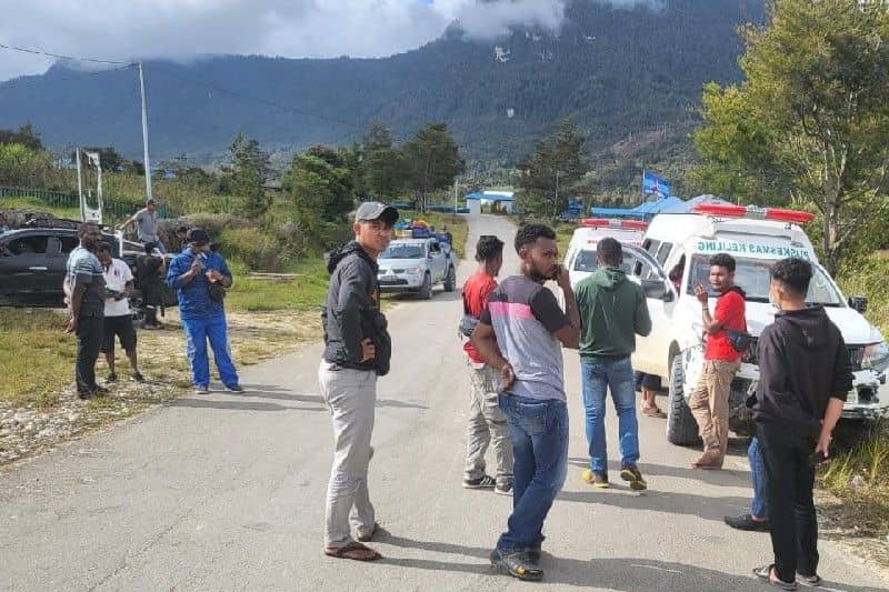 Puluhan paramedis yang bertugas di puskesmas dan RSUD Lukas Enembe Kobakma, Kabupaten Mamberamo Tengah, Sabtu (9/7/2022) mengungsi ke Wamena akibat situasi keamanan tidak kondusif.