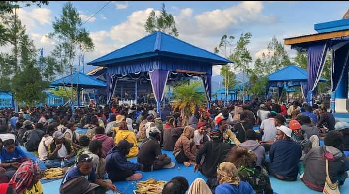 Ilustrasi berita Papua: Bupati RHP Ditetapkan Tersangka, Warga Nusantara Termasuk OAP Pesisir Mulai Tinggalkan Ibukota Memberamo Tengah