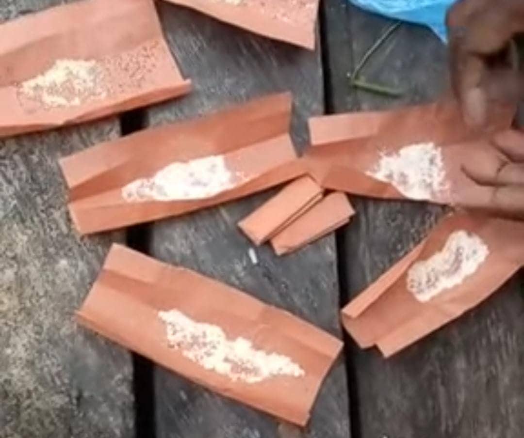 Ilustrasi berita Mimika: Heboh Video Obat Bercampur Mirip Butiran "Pecahan Kaca" di Kota Timika, Begini Kronologis Kejadian dan Jawaban Klinik