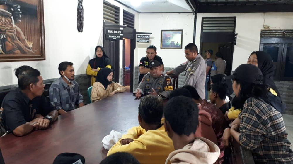 Ilustrasi berita Mimika: Dituduh Selingkuh, Seorang Karyawan Dianiaya 4 Pria, Mediasi di Polsek Miru Berujung Surat Pernyataan