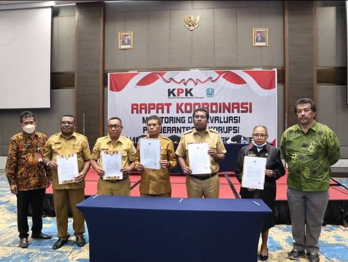 Ilustrasi berita Papua: Bupati Kabupaten Biak dan Jajaran Tanda Tangan Pakta Integritas Dalam Upaya Peningkatan Kinerja