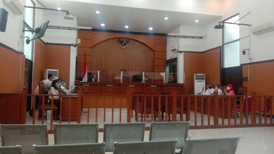 Suasana sidang perdana pra peradilan Bupati Mimika lawan KPK di ruang sidang utama PN Jakarta Selatan, Selasa (16/8).