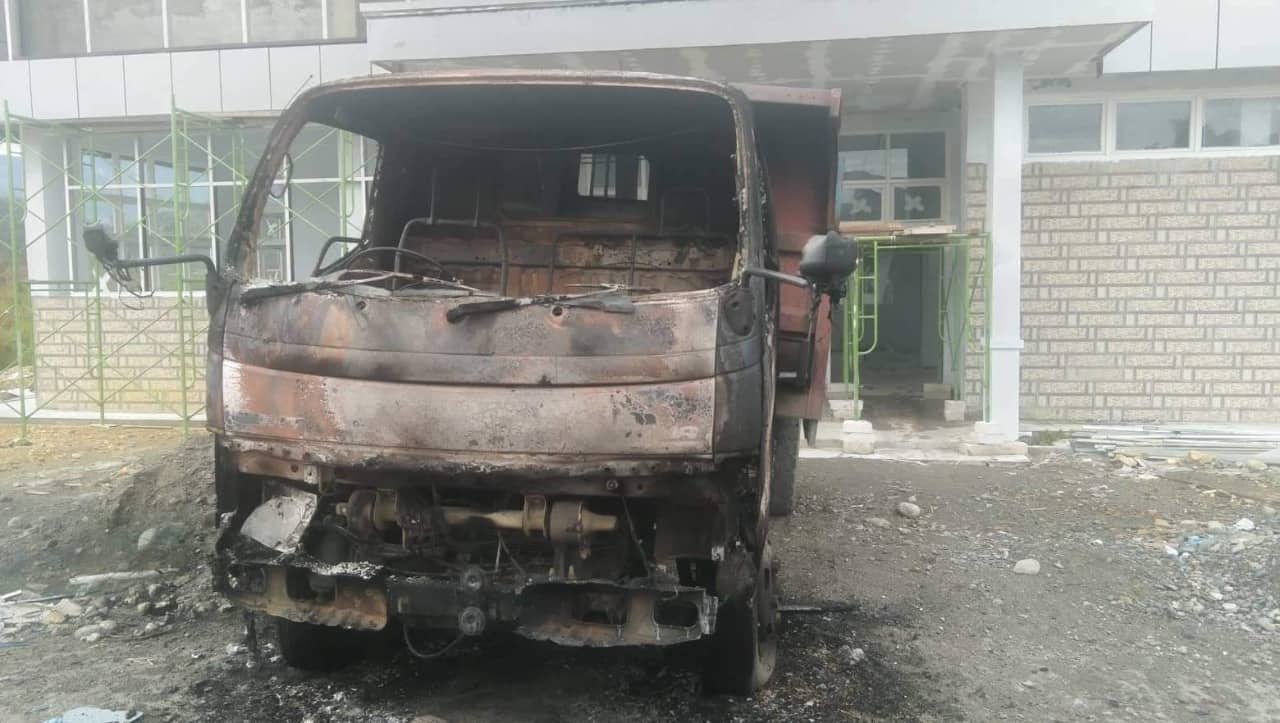 Ilustrasi berita Papua: KKB Papua Serang Proyek Pembangunan Puskesmas di Paniai, Truk Milik PT. Putra Dewa Dibakar